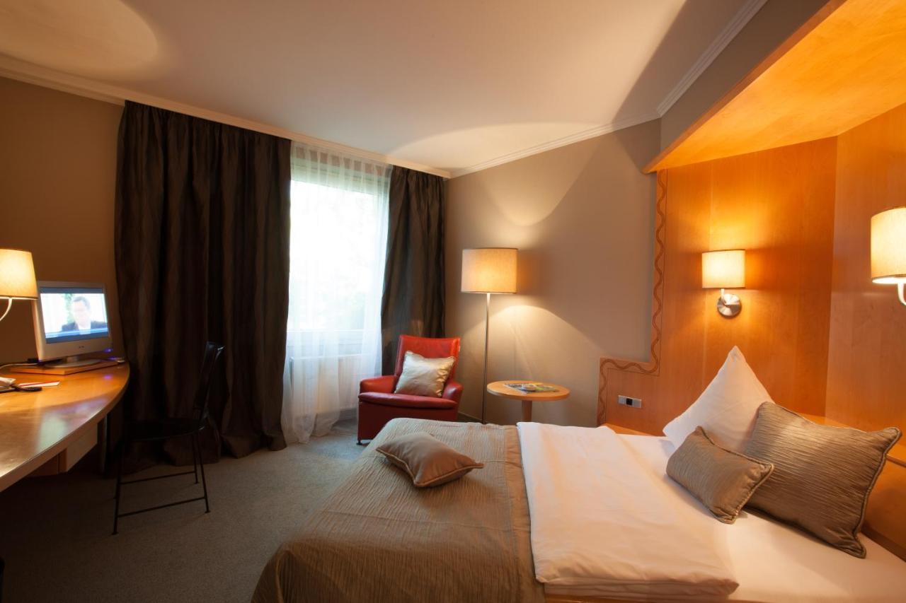 קאסל Hotel Gude מראה חיצוני תמונה